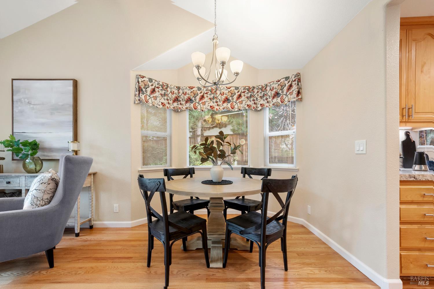 Detail Gallery Image 22 of 68 For 18 Tuscany Ct, Napa,  CA 94558 - 3 Beds | 2/1 Baths