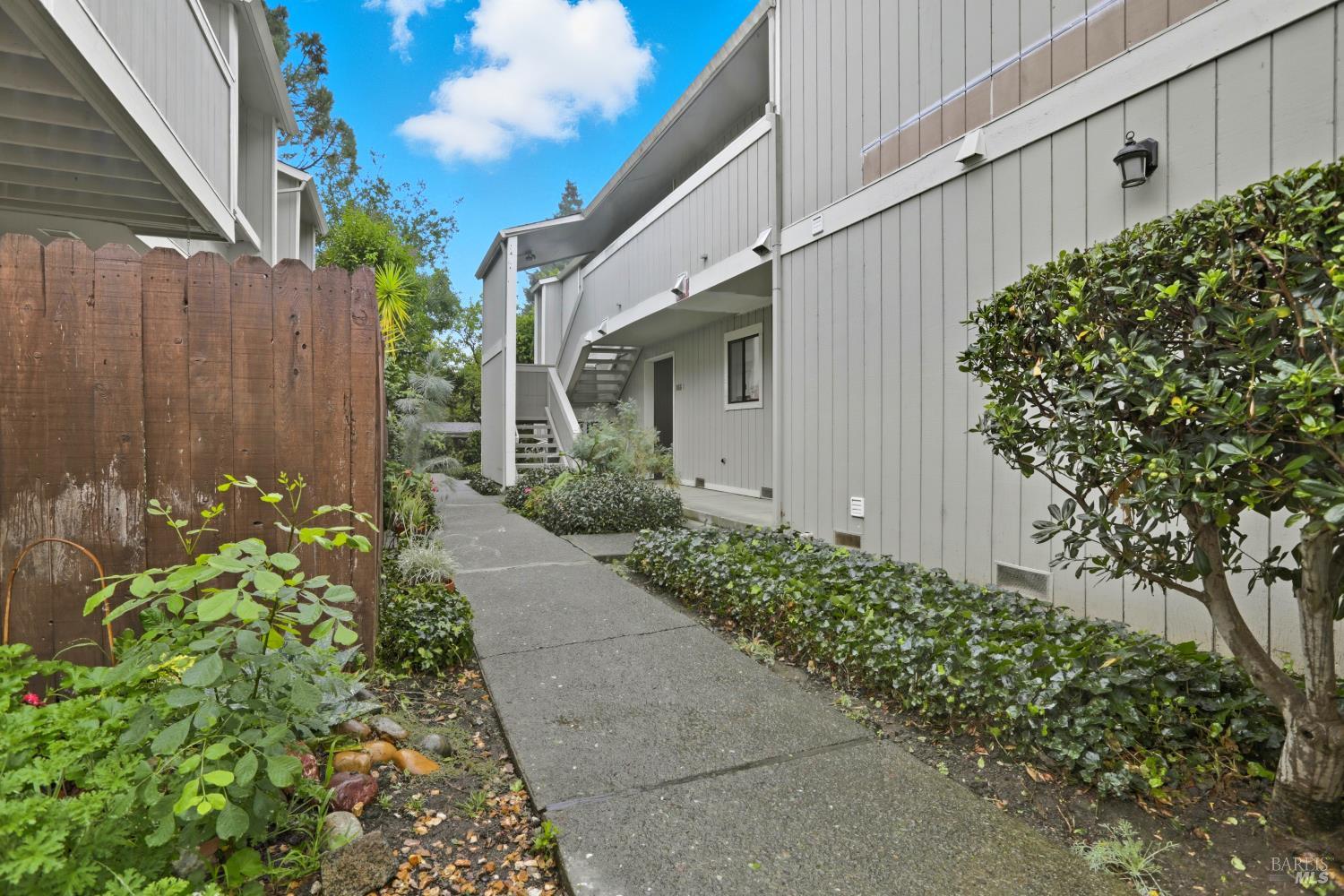 Detail Gallery Image 2 of 21 For 866 Tamalpais Ave a,  Novato,  CA 94947 - 1 Beds | 1 Baths