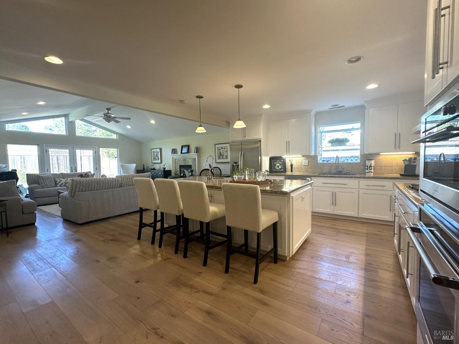 Detail Gallery Image 5 of 12 For 420 Quietwood Dr, San Rafael,  CA 94903 - 3 Beds | 3 Baths