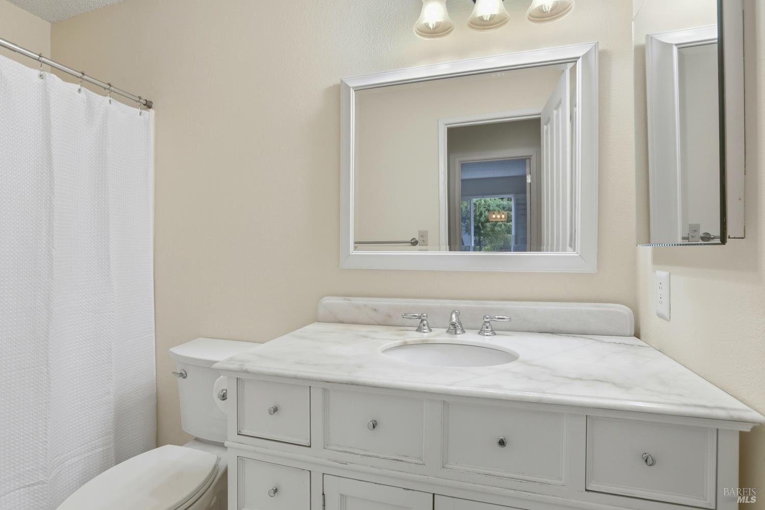 Detail Gallery Image 14 of 21 For 866 Tamalpais Ave a,  Novato,  CA 94947 - 1 Beds | 1 Baths