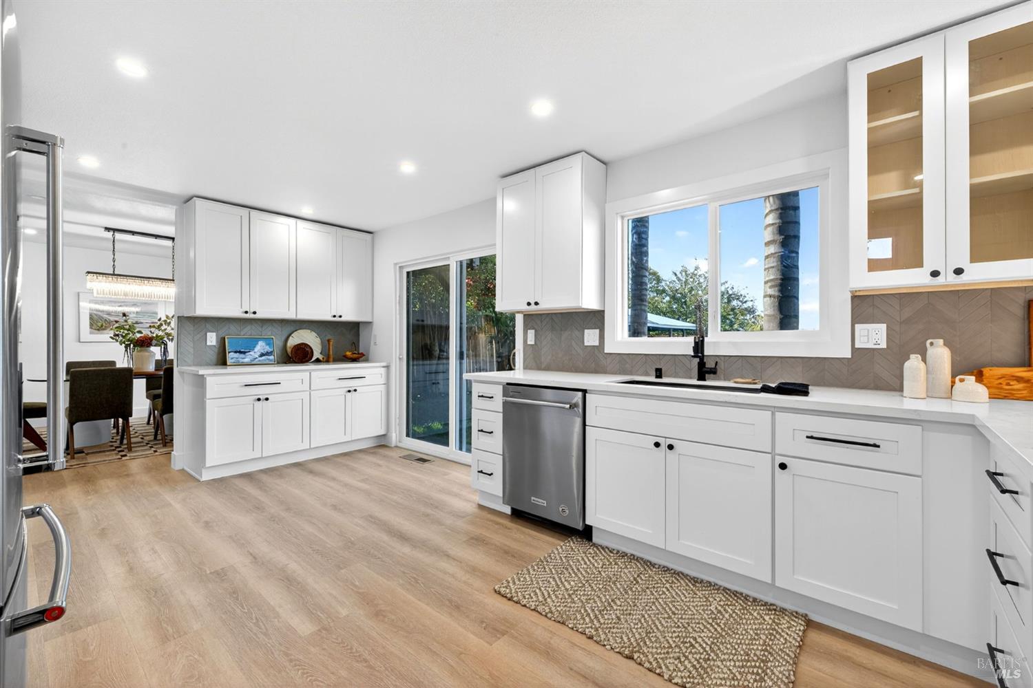 Detail Gallery Image 22 of 67 For 690 Holly Ave, Rohnert Park,  CA 94928 - 5 Beds | 3 Baths