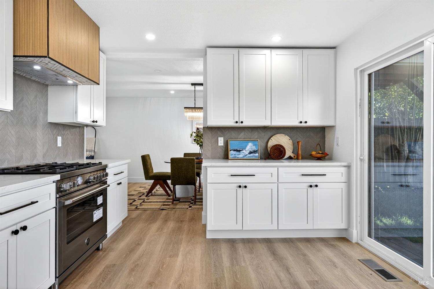 Detail Gallery Image 23 of 67 For 690 Holly Ave, Rohnert Park,  CA 94928 - 5 Beds | 3 Baths