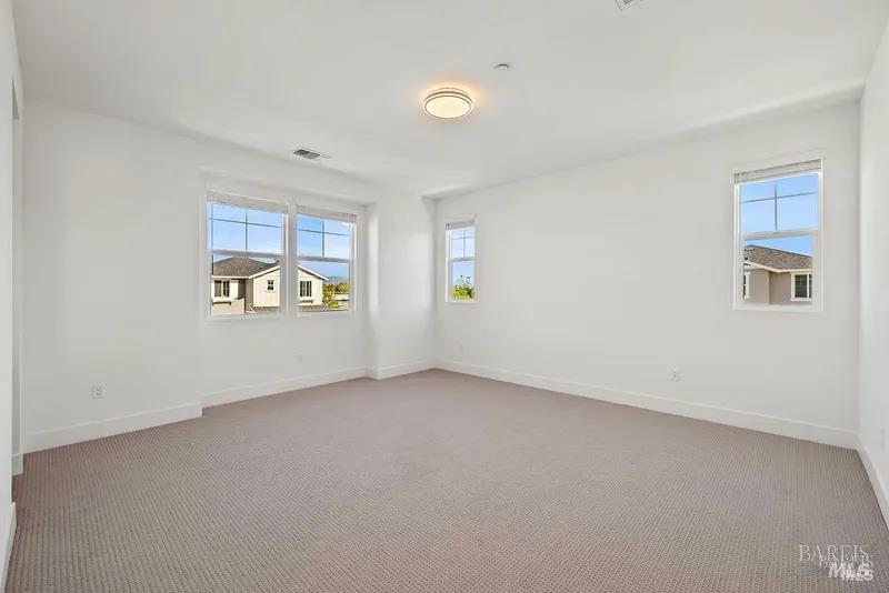 Detail Gallery Image 13 of 30 For 2716 Amora Cir, Santa Rosa,  CA 95407 - 3 Beds | 4/1 Baths