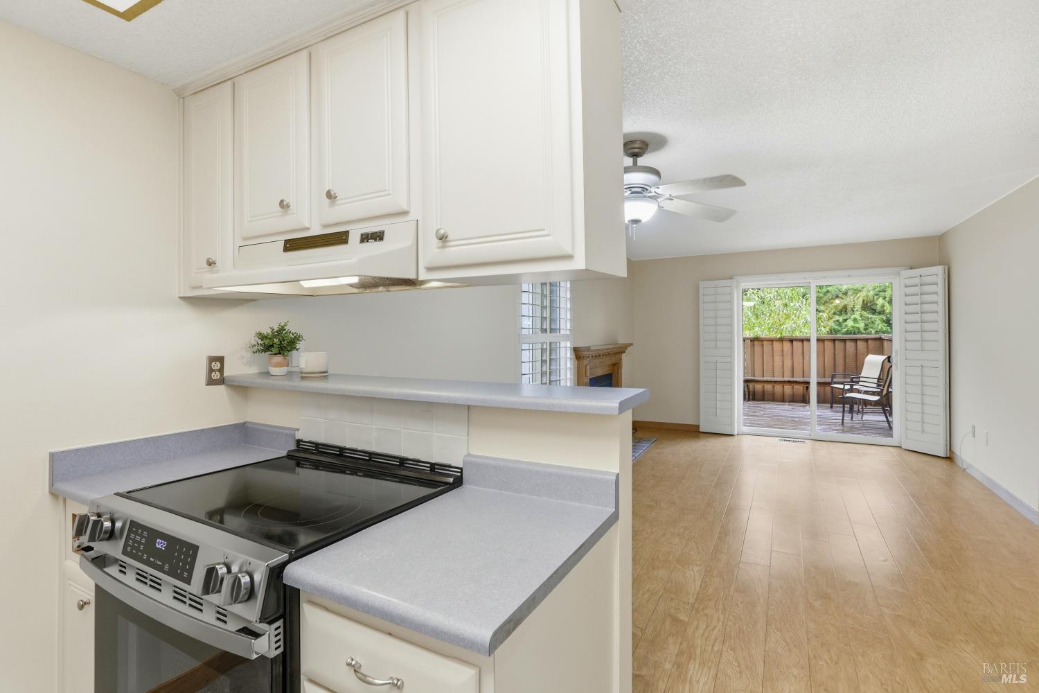 Detail Gallery Image 7 of 21 For 866 Tamalpais Ave a,  Novato,  CA 94947 - 1 Beds | 1 Baths