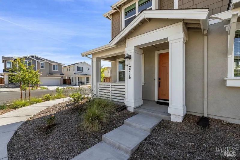 Detail Gallery Image 2 of 30 For 2716 Amora Cir, Santa Rosa,  CA 95407 - 3 Beds | 4/1 Baths