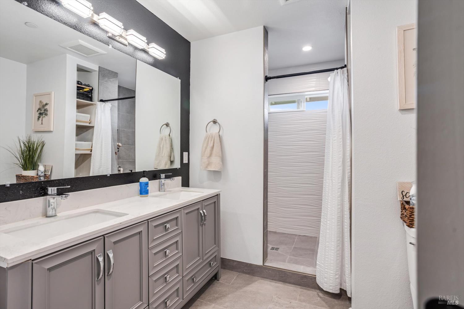 Detail Gallery Image 14 of 24 For 2213 Tapian Way, Santa Rosa,  CA 95403 - 3 Beds | 2/1 Baths