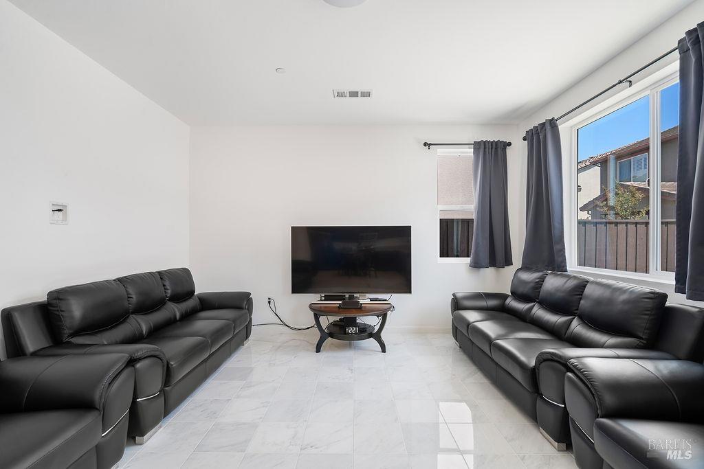 Detail Gallery Image 12 of 48 For 1401 Jamboree Dr, Fairfield,  CA 94533 - 3 Beds | 2/1 Baths