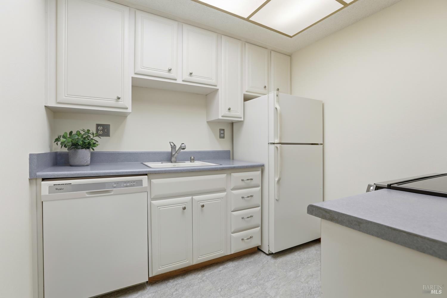 Detail Gallery Image 6 of 21 For 866 Tamalpais Ave a,  Novato,  CA 94947 - 1 Beds | 1 Baths