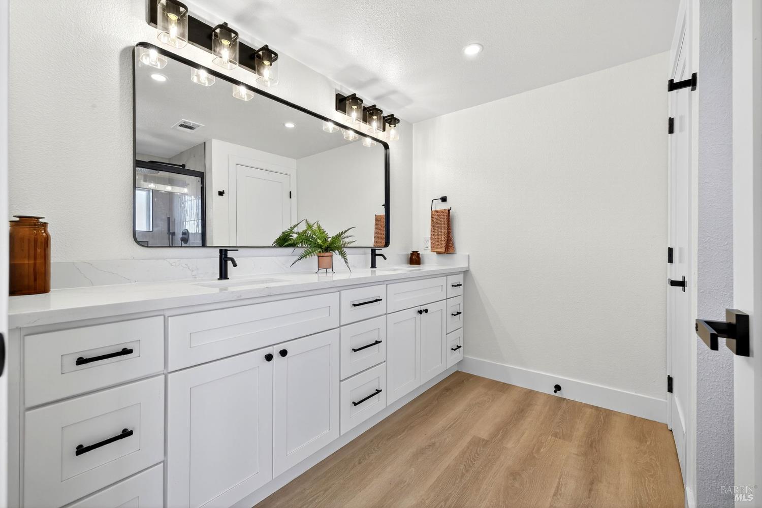 Detail Gallery Image 43 of 67 For 690 Holly Ave, Rohnert Park,  CA 94928 - 5 Beds | 3 Baths