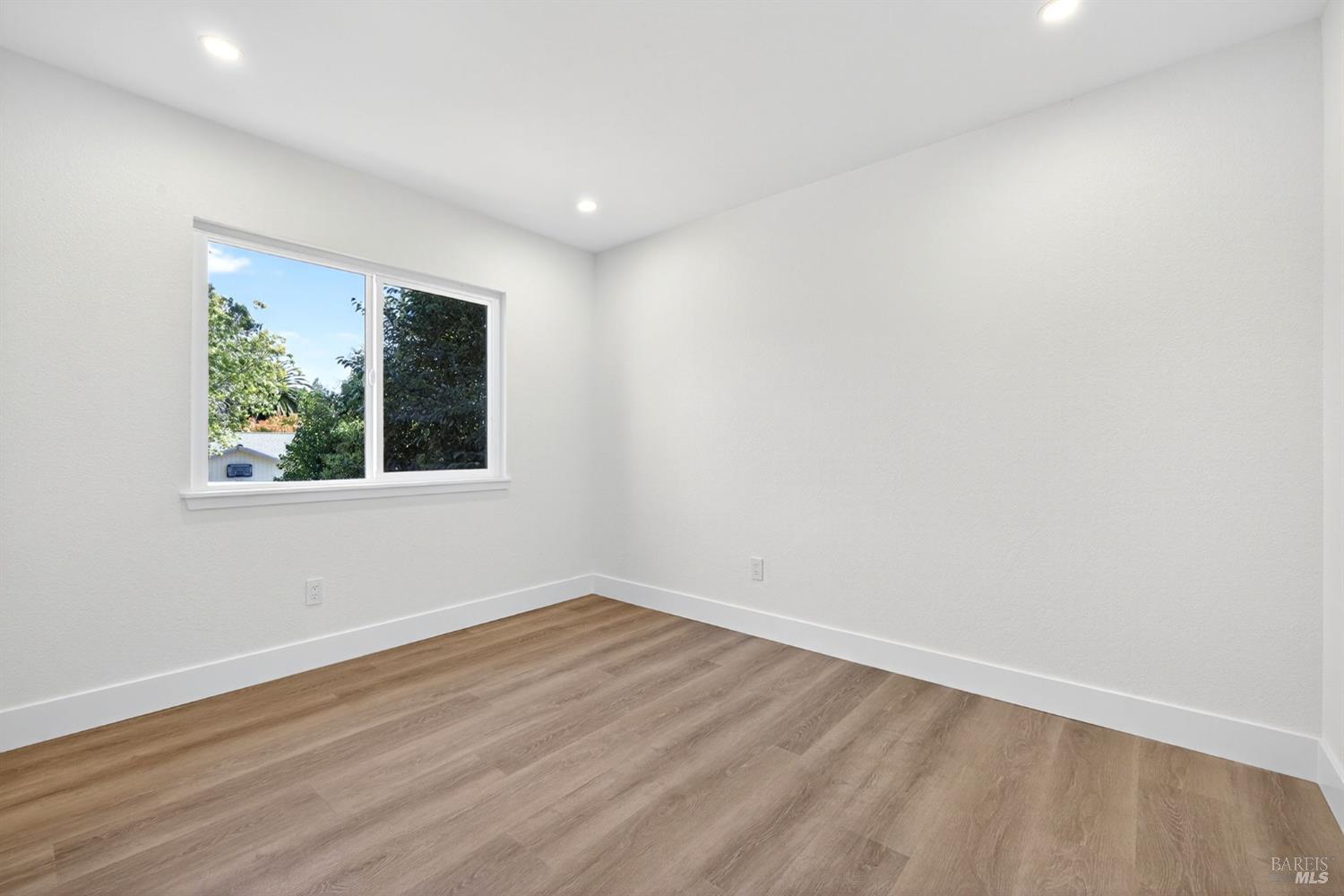 Detail Gallery Image 45 of 67 For 690 Holly Ave, Rohnert Park,  CA 94928 - 5 Beds | 3 Baths