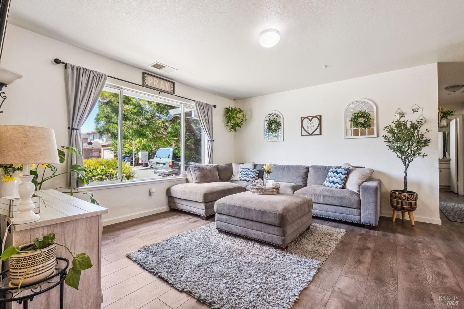 Detail Gallery Image 7 of 26 For 118 Garden Circle Way, Cloverdale,  CA 95425 - 3 Beds | 1/1 Baths