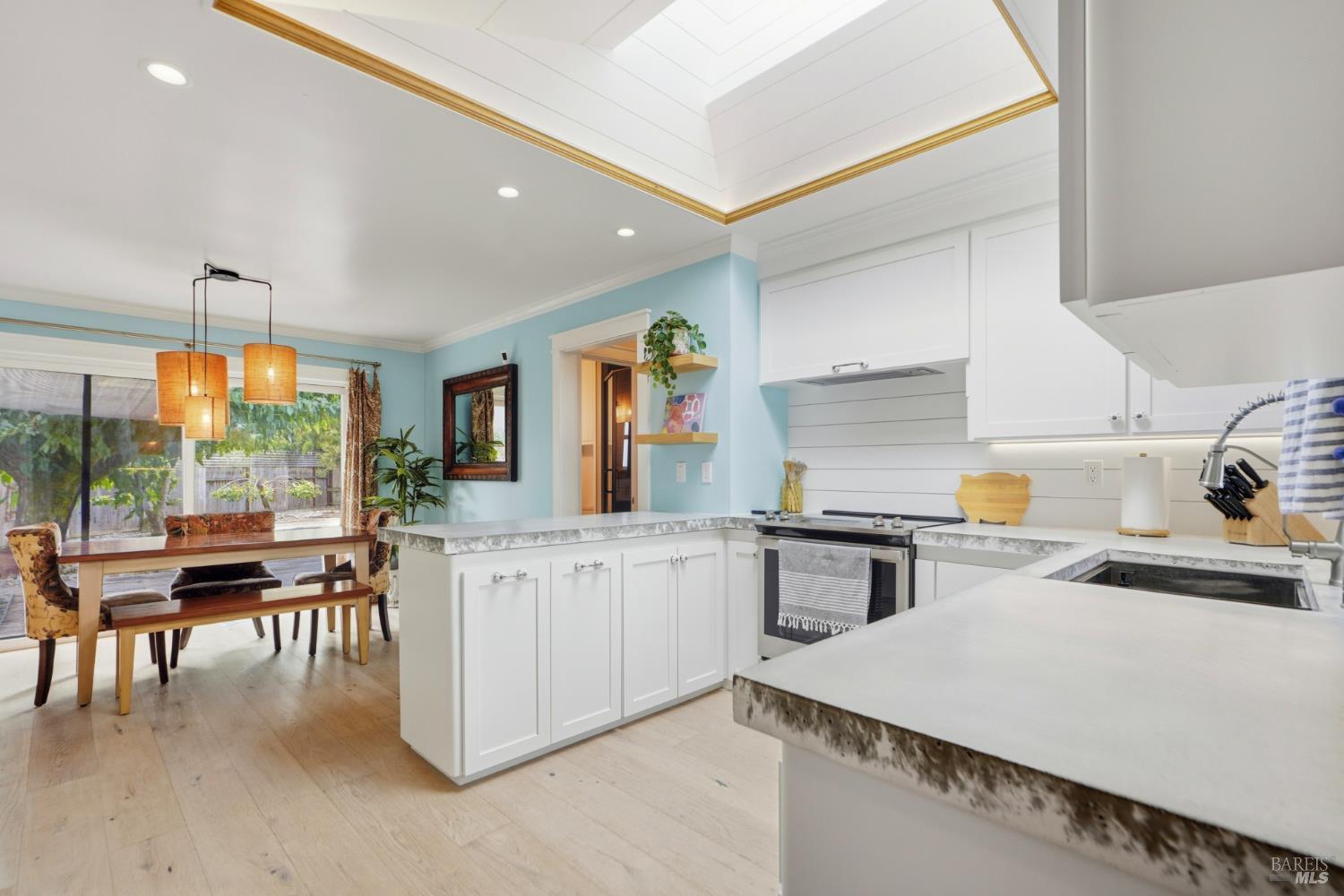 Detail Gallery Image 9 of 31 For 3378 Dartmouth Dr, Santa Rosa,  CA 95405 - 3 Beds | 2 Baths