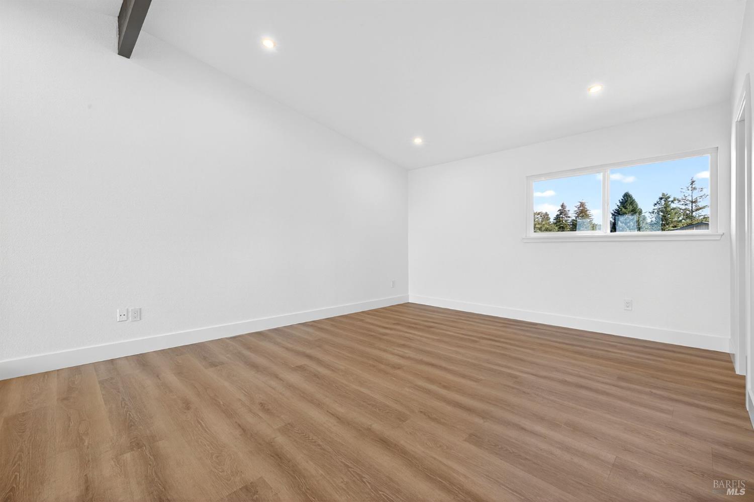 Detail Gallery Image 40 of 67 For 690 Holly Ave, Rohnert Park,  CA 94928 - 5 Beds | 3 Baths