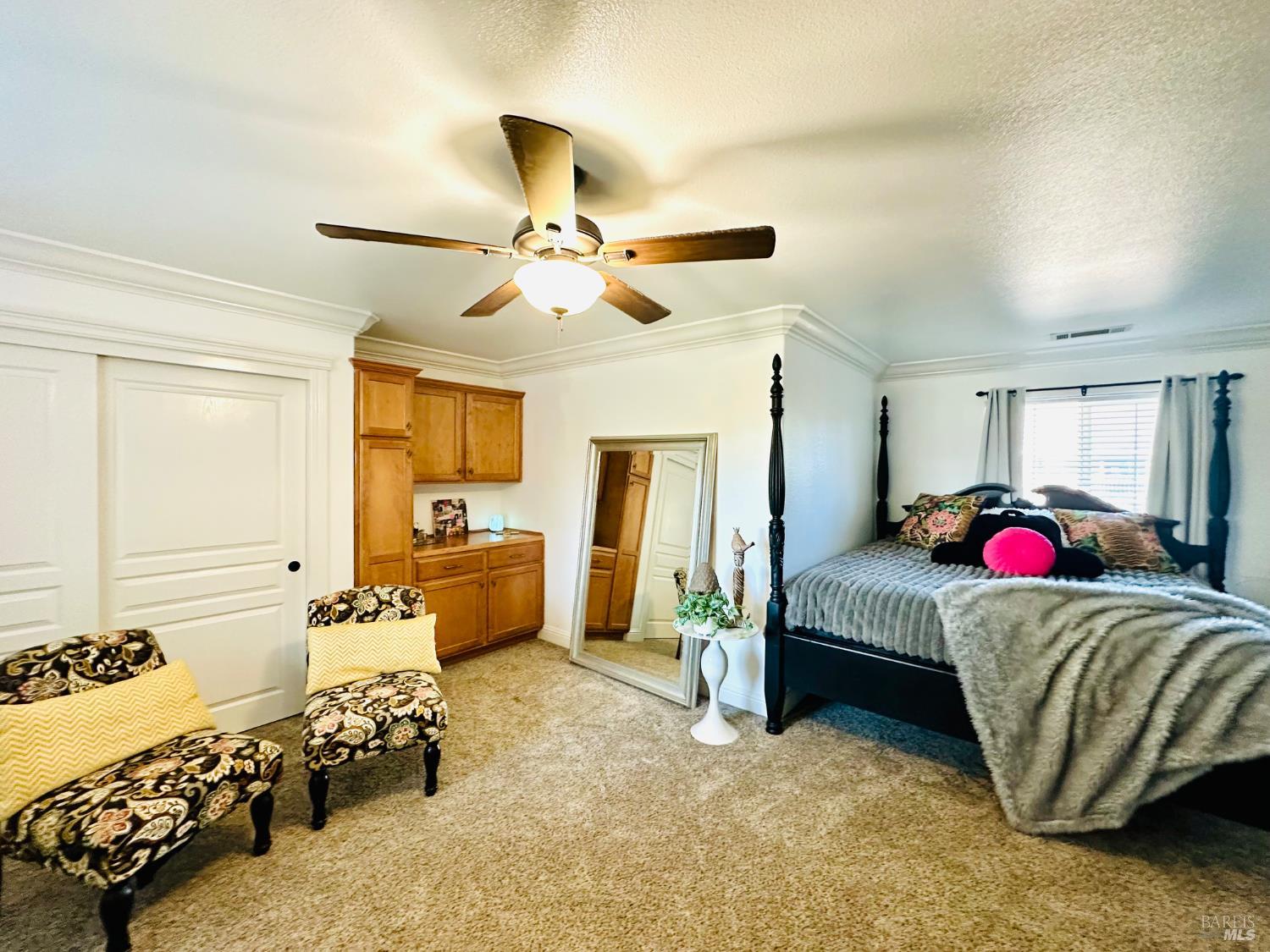 Detail Gallery Image 13 of 20 For 6260 Carmel Dr, Redding,  CA 96003 - 4 Beds | 2/1 Baths