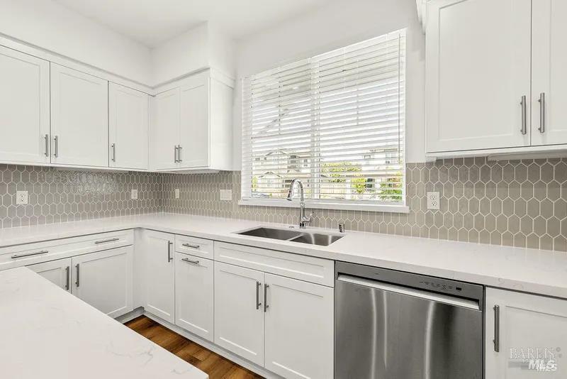 Detail Gallery Image 8 of 30 For 2716 Amora Cir, Santa Rosa,  CA 95407 - 3 Beds | 4/1 Baths