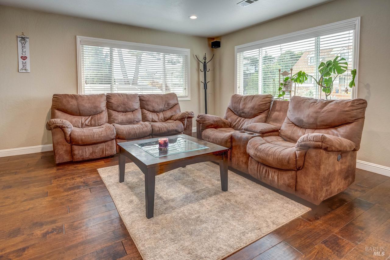 Detail Gallery Image 7 of 28 For 1448 O Hare Dr, Benicia,  CA 94510 - 4 Beds | 2 Baths