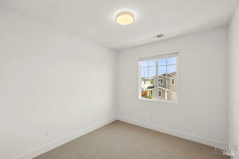 Detail Gallery Image 11 of 30 For 2716 Amora Cir, Santa Rosa,  CA 95407 - 3 Beds | 4/1 Baths