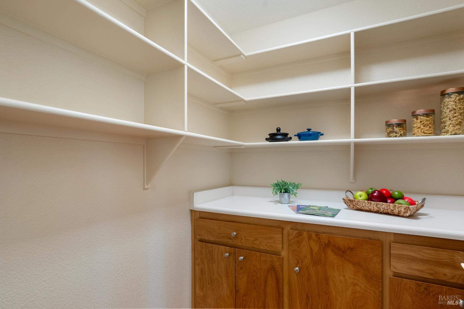 Detail Gallery Image 21 of 68 For 18 Tuscany Ct, Napa,  CA 94558 - 3 Beds | 2/1 Baths