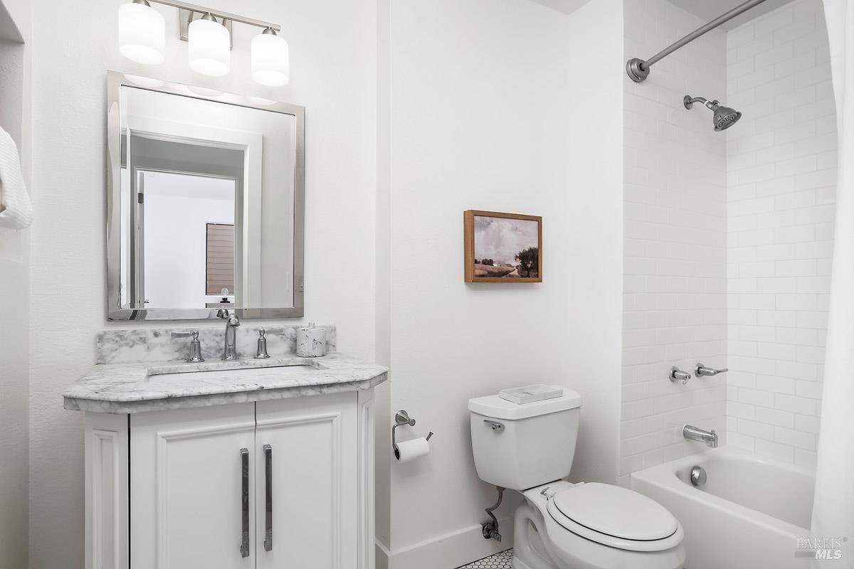 Detail Gallery Image 16 of 24 For 8 Park Crest Ct #C,  Novato,  CA 94947 - 3 Beds | 2/1 Baths