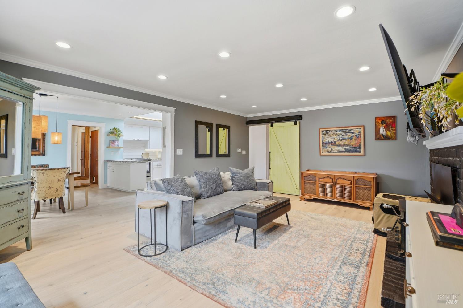 Detail Gallery Image 5 of 31 For 3378 Dartmouth Dr, Santa Rosa,  CA 95405 - 3 Beds | 2 Baths