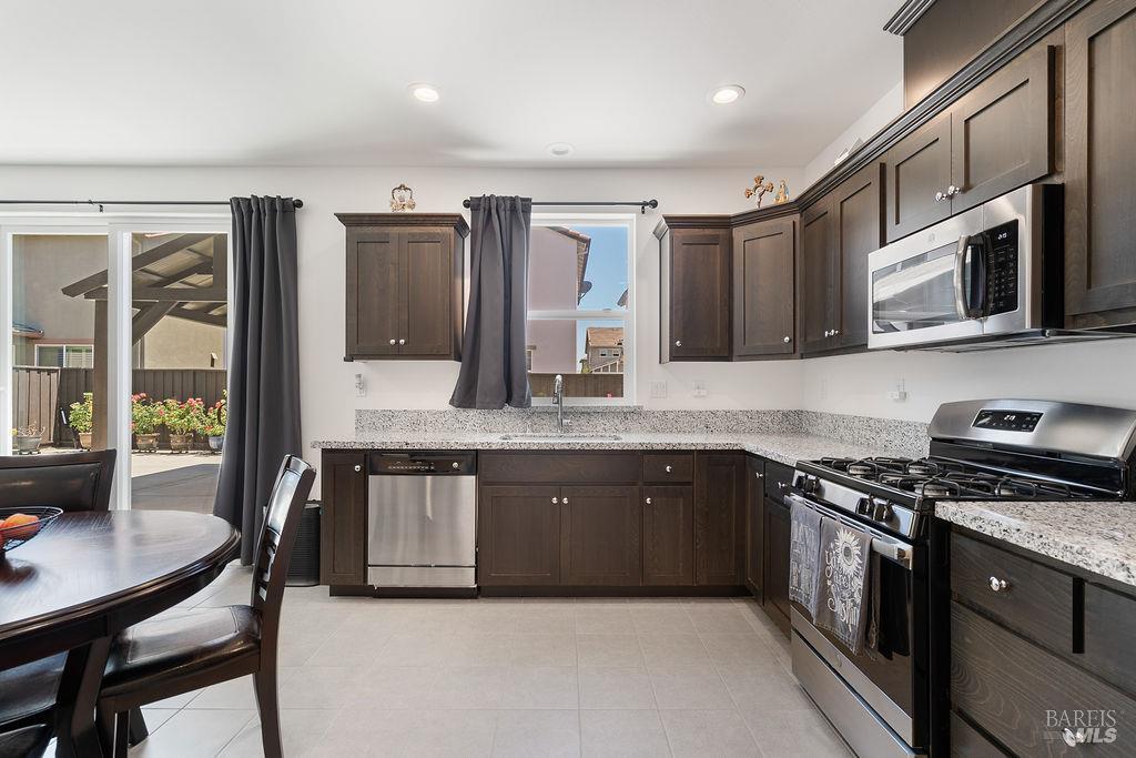 Detail Gallery Image 8 of 48 For 1401 Jamboree Dr, Fairfield,  CA 94533 - 3 Beds | 2/1 Baths