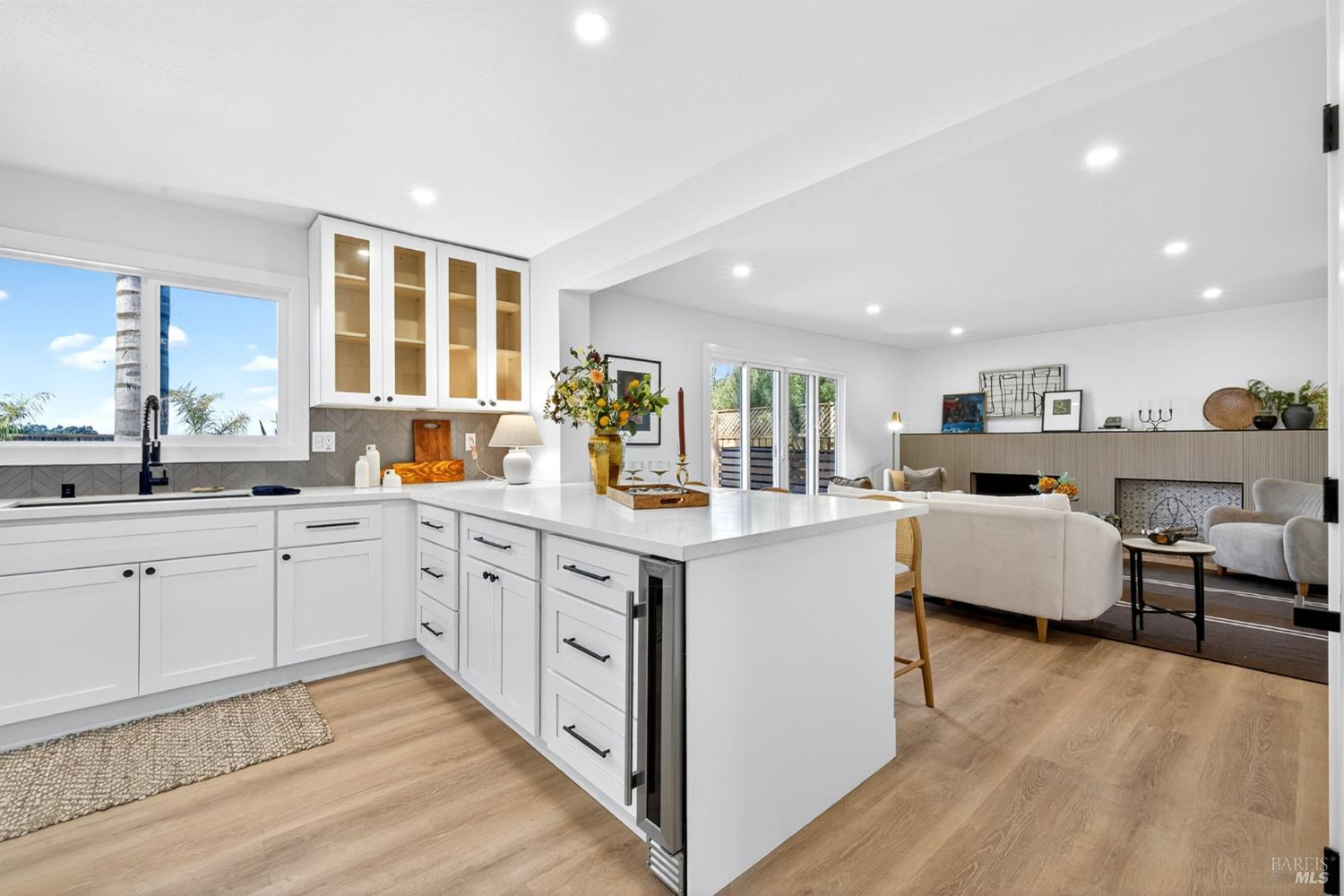 Detail Gallery Image 20 of 67 For 690 Holly Ave, Rohnert Park,  CA 94928 - 5 Beds | 3 Baths