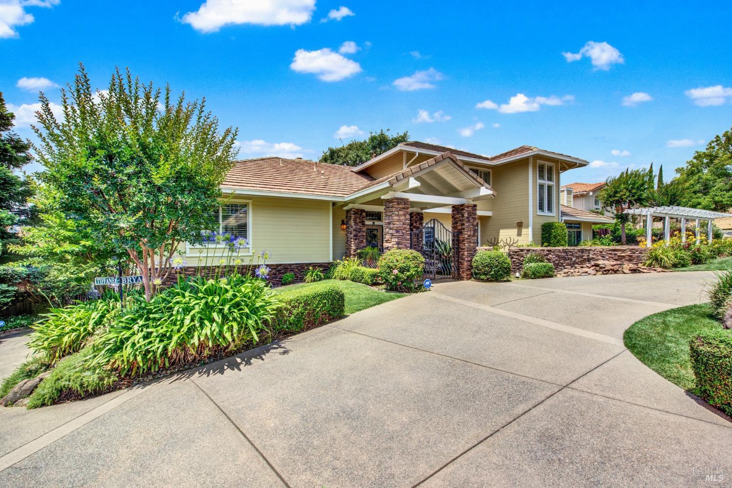 Detail Gallery Image 8 of 99 For 1009 Cypressridge Pl, Fairfield,  CA 94534 - 5 Beds | 4/1 Baths