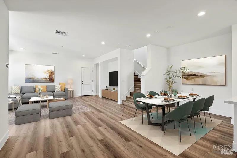 Detail Gallery Image 3 of 30 For 2716 Amora Cir, Santa Rosa,  CA 95407 - 3 Beds | 4/1 Baths