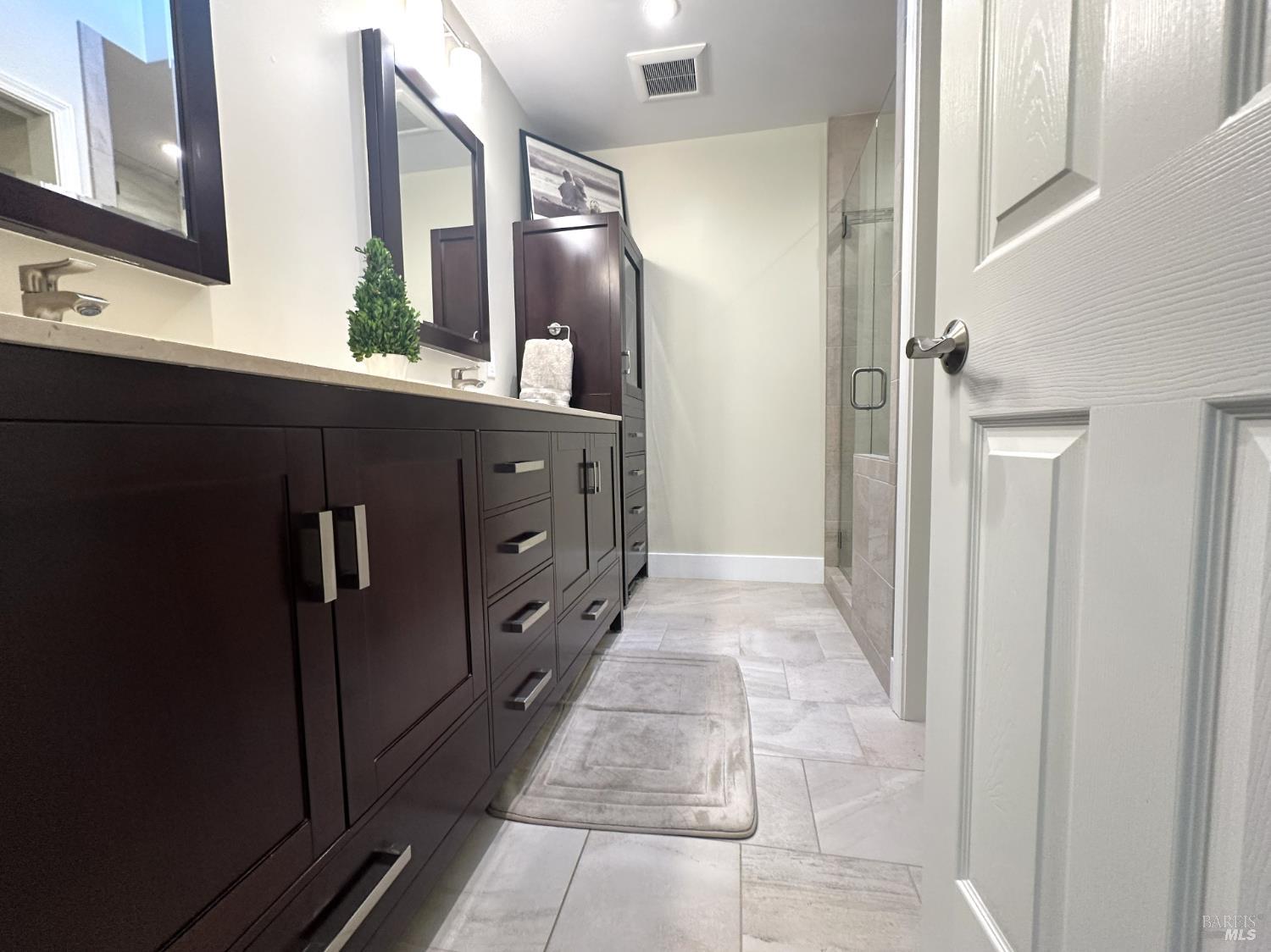 Detail Gallery Image 9 of 12 For 420 Quietwood Dr, San Rafael,  CA 94903 - 3 Beds | 3 Baths