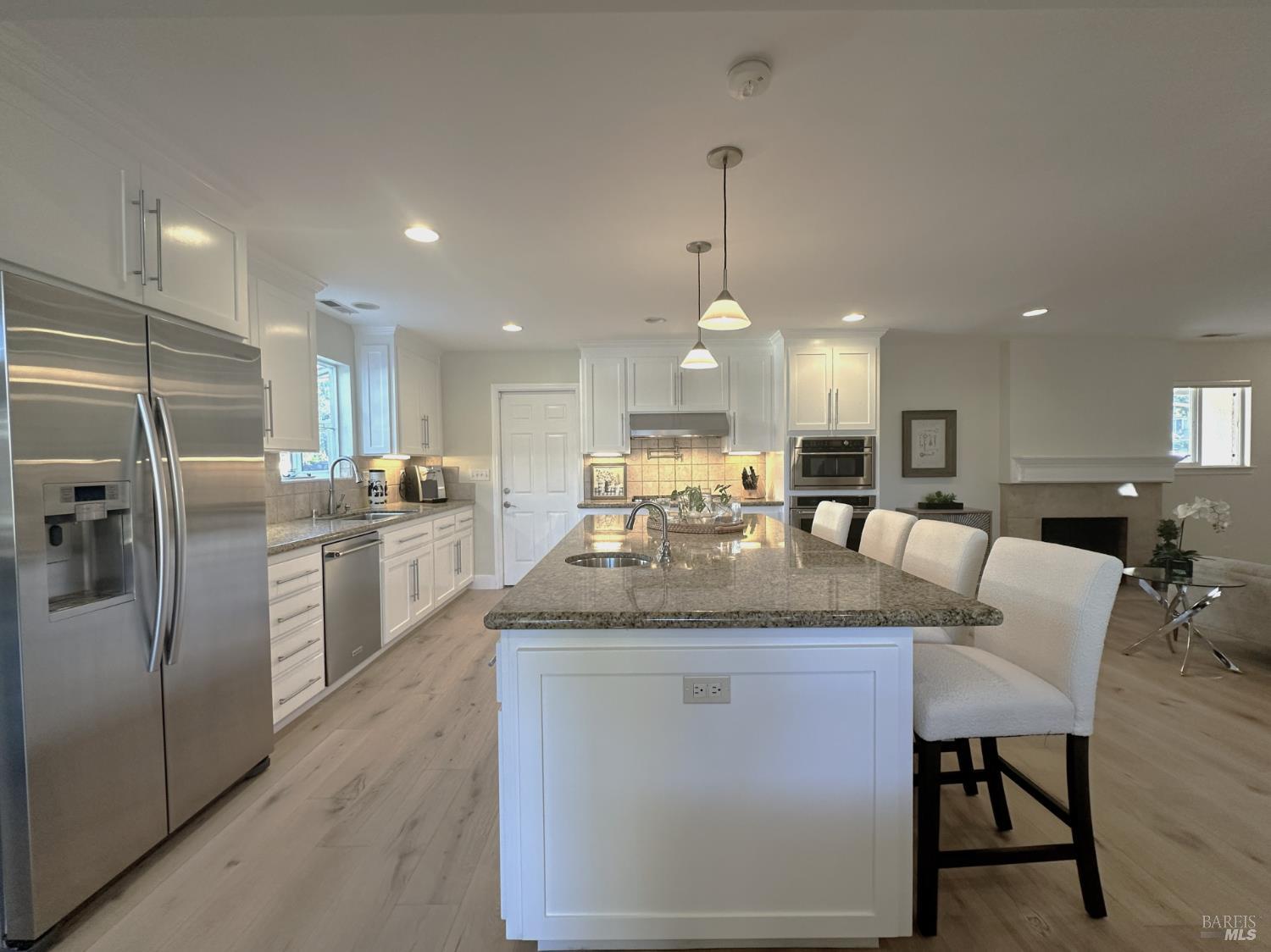 Detail Gallery Image 2 of 12 For 420 Quietwood Dr, San Rafael,  CA 94903 - 3 Beds | 3 Baths