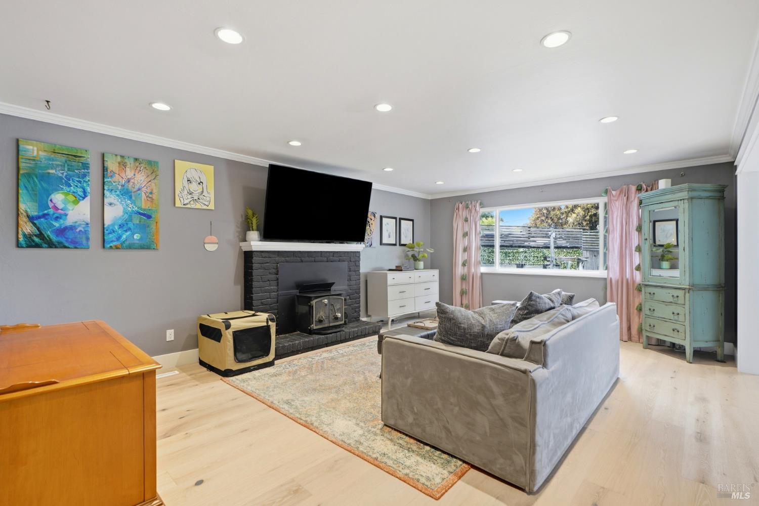 Detail Gallery Image 3 of 31 For 3378 Dartmouth Dr, Santa Rosa,  CA 95405 - 3 Beds | 2 Baths