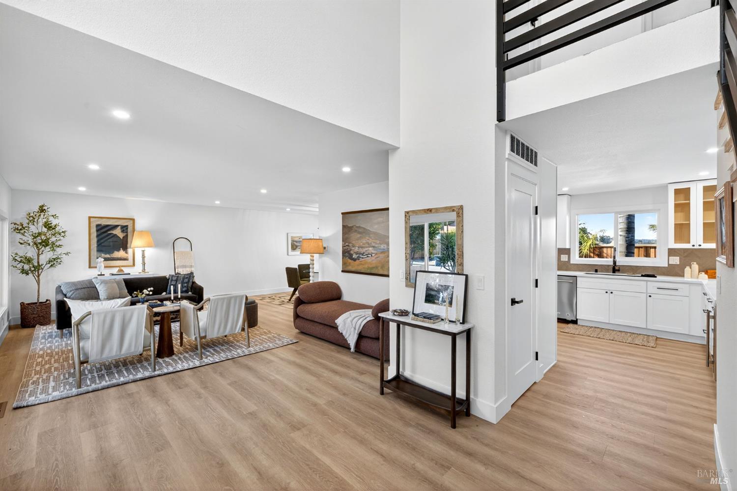 Detail Gallery Image 6 of 67 For 690 Holly Ave, Rohnert Park,  CA 94928 - 5 Beds | 3 Baths