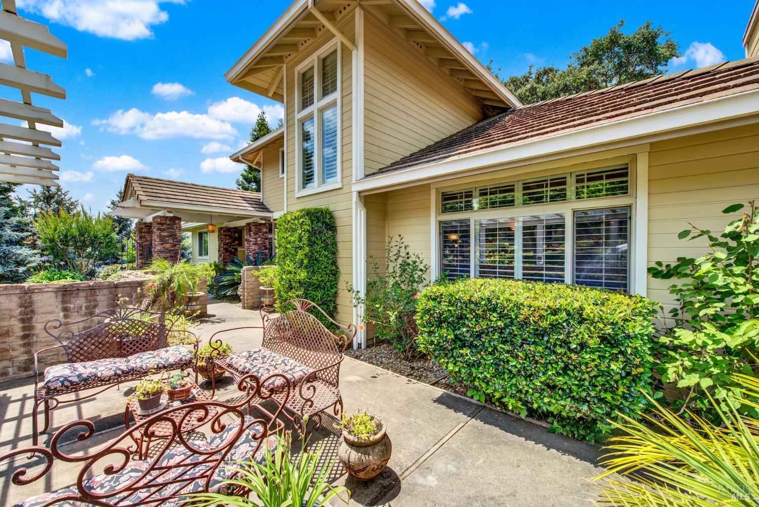 Detail Gallery Image 14 of 99 For 1009 Cypressridge Pl, Fairfield,  CA 94534 - 5 Beds | 4/1 Baths