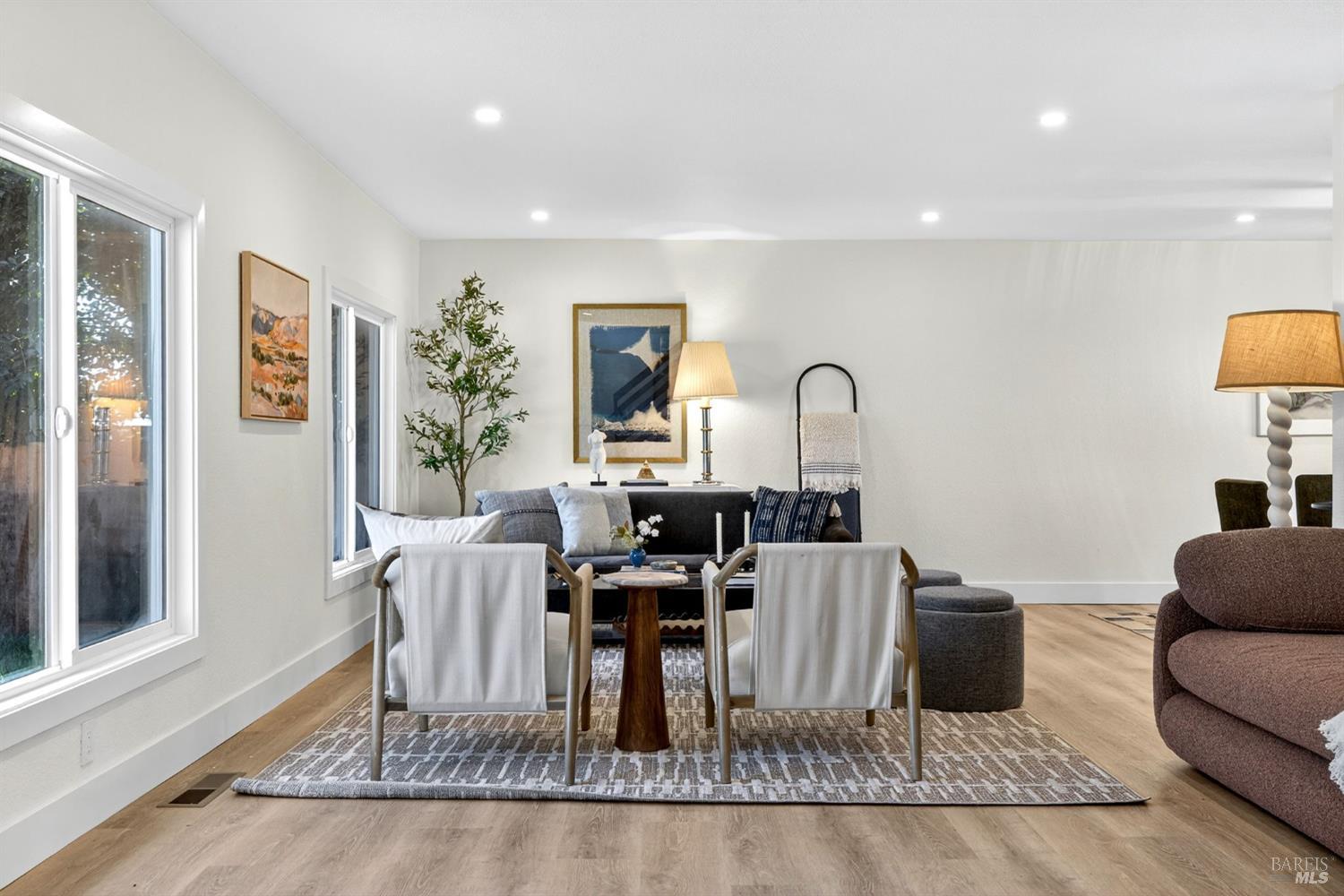 Detail Gallery Image 8 of 67 For 690 Holly Ave, Rohnert Park,  CA 94928 - 5 Beds | 3 Baths