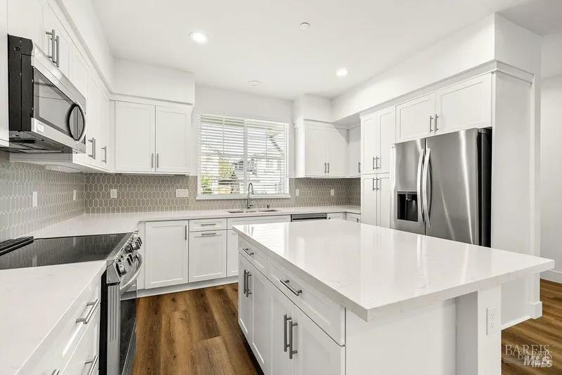 Detail Gallery Image 6 of 30 For 2716 Amora Cir, Santa Rosa,  CA 95407 - 3 Beds | 4/1 Baths