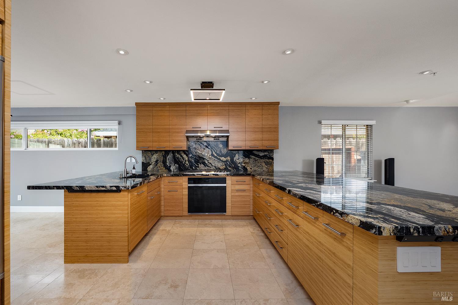 Detail Gallery Image 8 of 43 For 431 University St, Healdsburg,  CA 95448 - 4 Beds | 3 Baths