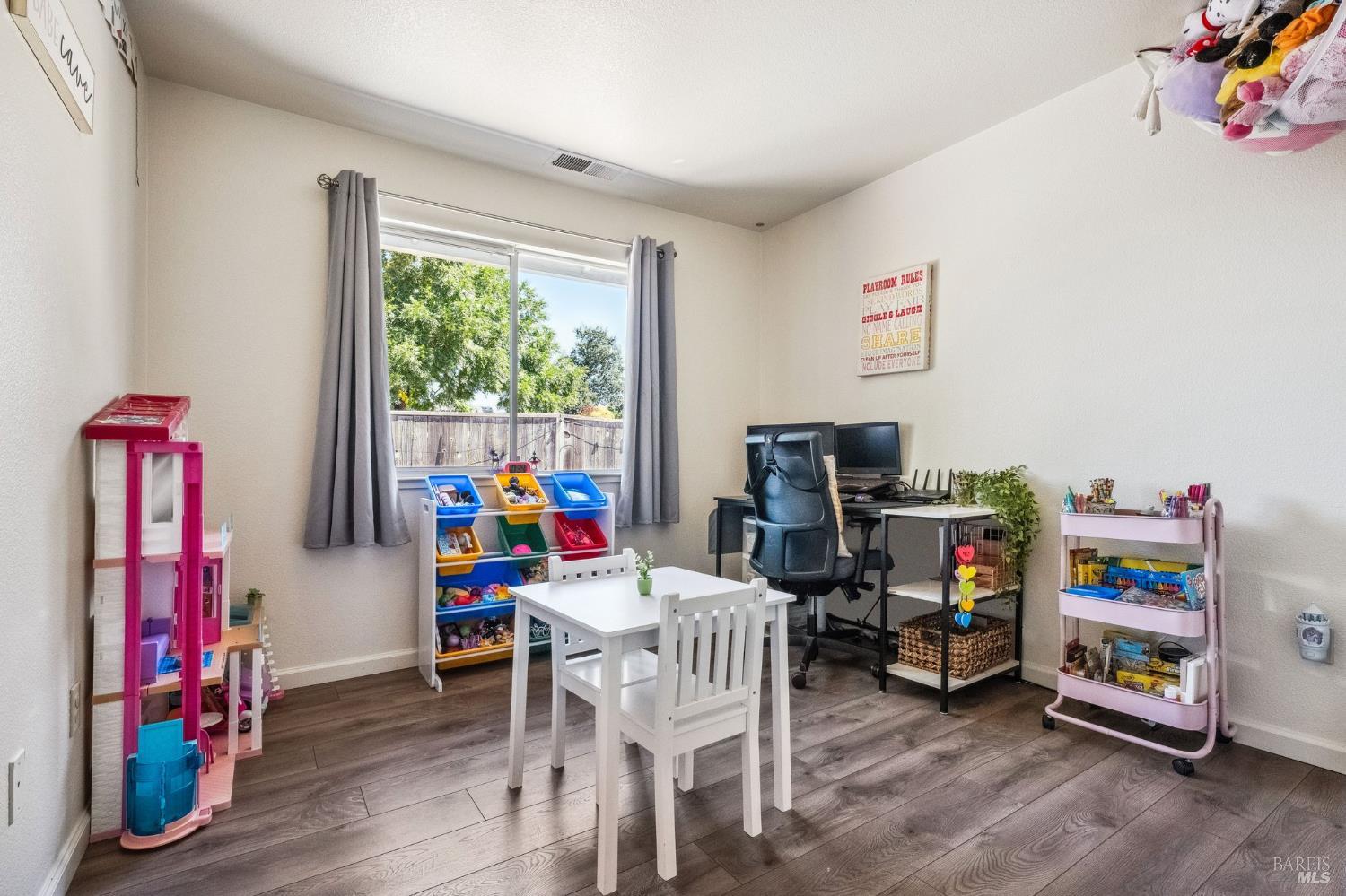 Detail Gallery Image 9 of 26 For 118 Garden Circle Way, Cloverdale,  CA 95425 - 3 Beds | 1/1 Baths