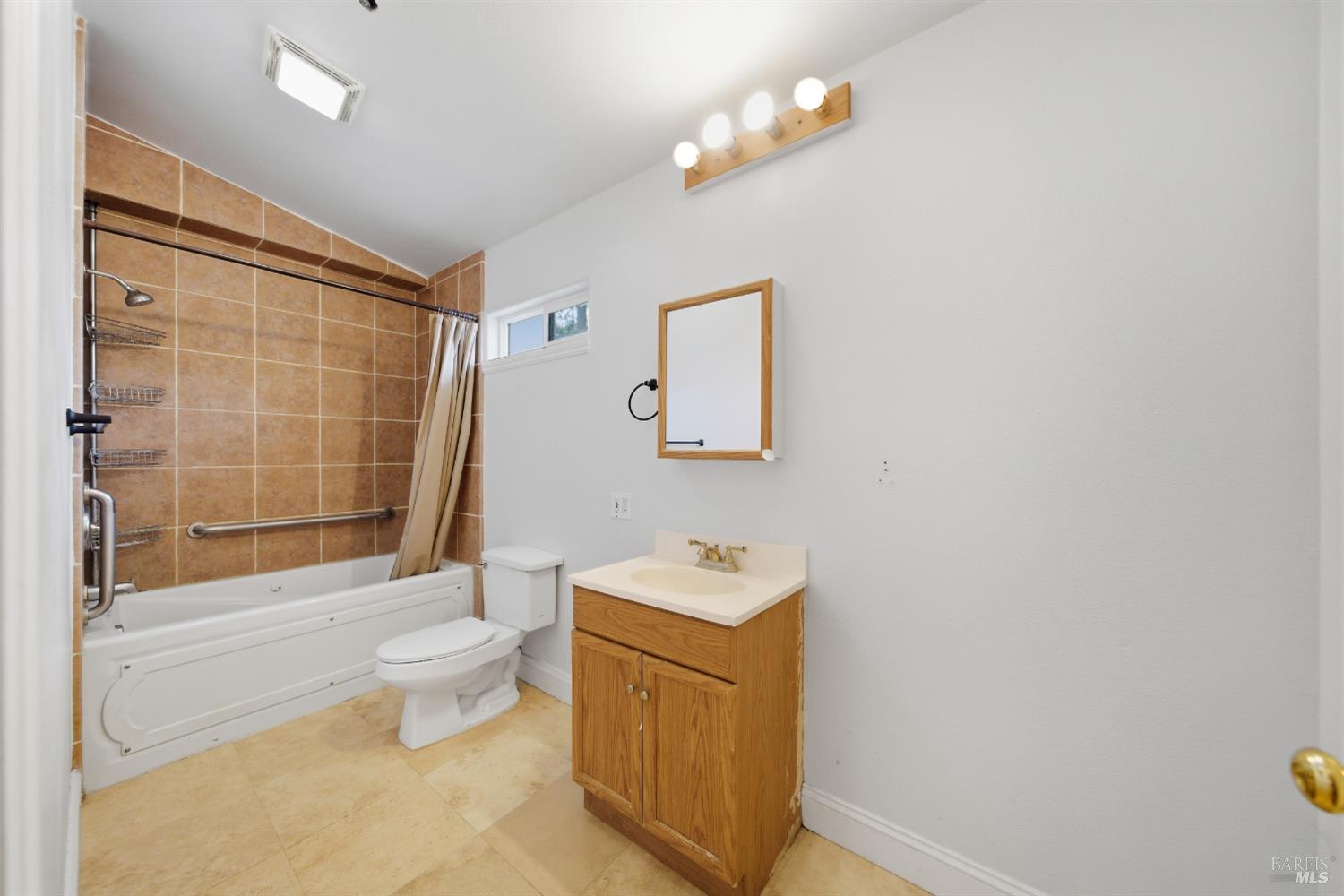 Detail Gallery Image 8 of 52 For 3960 Llano Rd, Santa Rosa,  CA 95407 - – Beds | – Baths