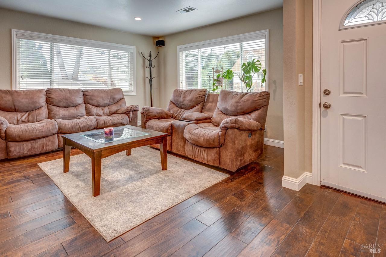 Detail Gallery Image 6 of 28 For 1448 O Hare Dr, Benicia,  CA 94510 - 4 Beds | 2 Baths