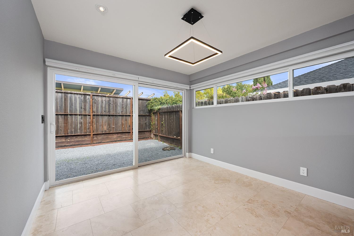 Detail Gallery Image 11 of 43 For 431 University St, Healdsburg,  CA 95448 - – Beds | – Baths