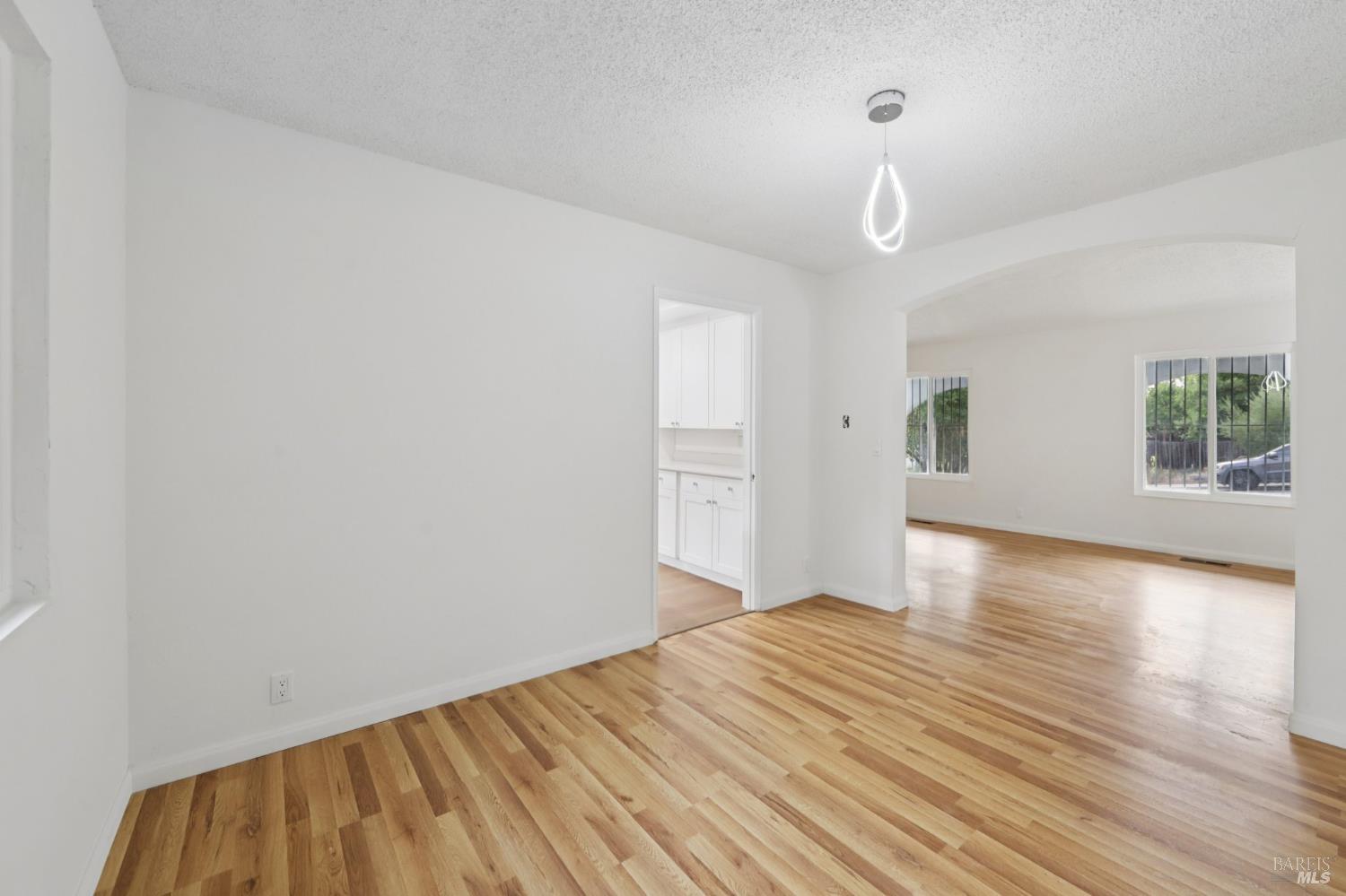 Detail Gallery Image 10 of 46 For 240 Parkview Ter, Vallejo,  CA 94589 - 3 Beds | 2/1 Baths