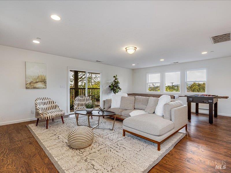 Detail Gallery Image 24 of 39 For 2108 Imola Ave, Napa,  CA 94559 - 4 Beds | 3 Baths