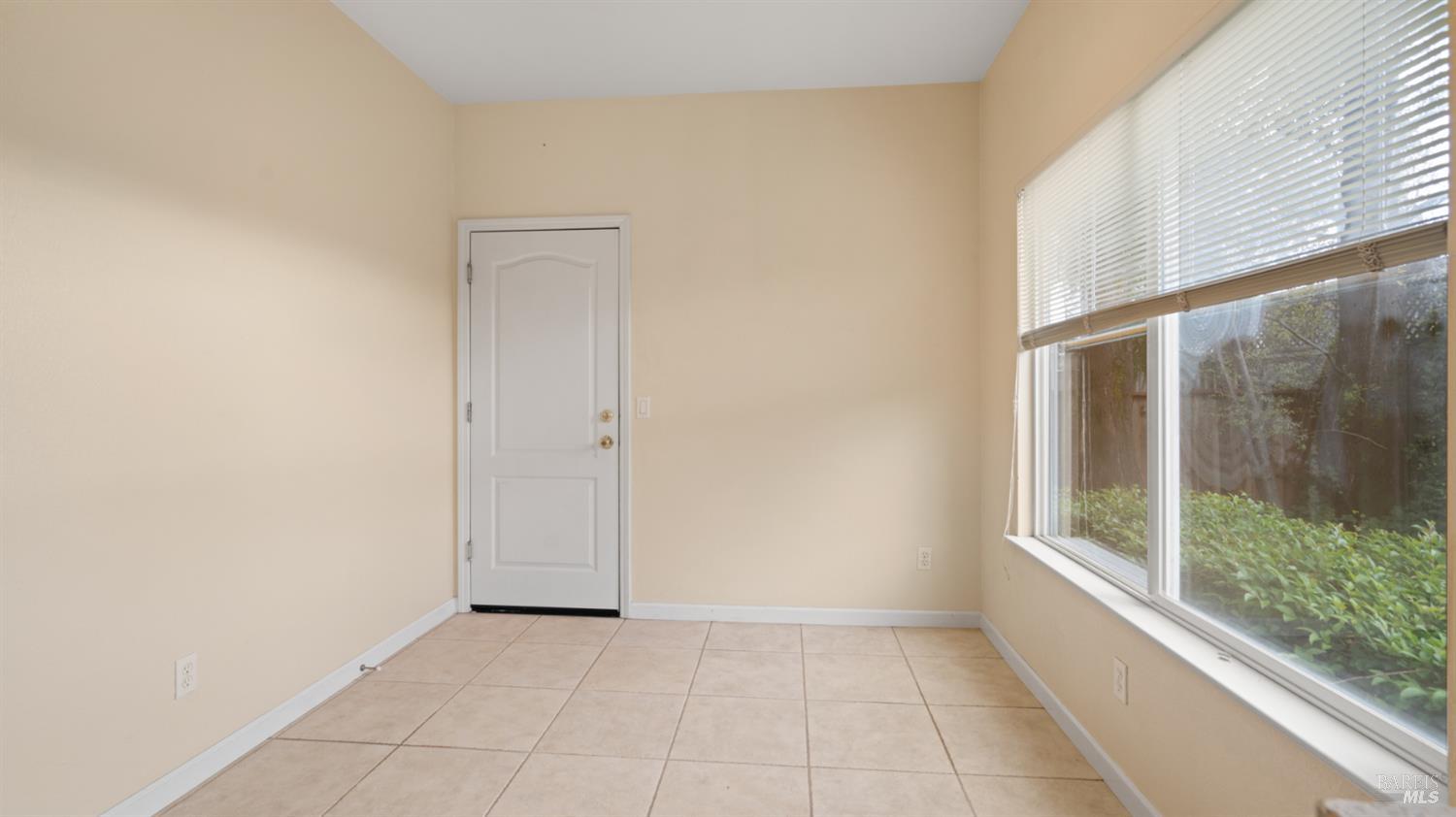 Detail Gallery Image 20 of 39 For 305 Hansbery Way, Santa Rosa,  CA 95409 - 3 Beds | 2/1 Baths