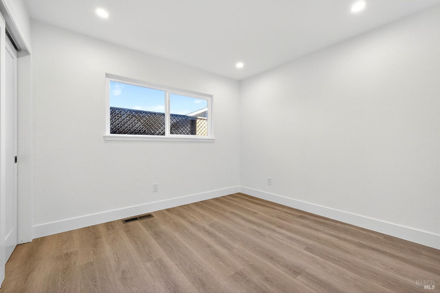 Detail Gallery Image 36 of 67 For 690 Holly Ave, Rohnert Park,  CA 94928 - 5 Beds | 3 Baths