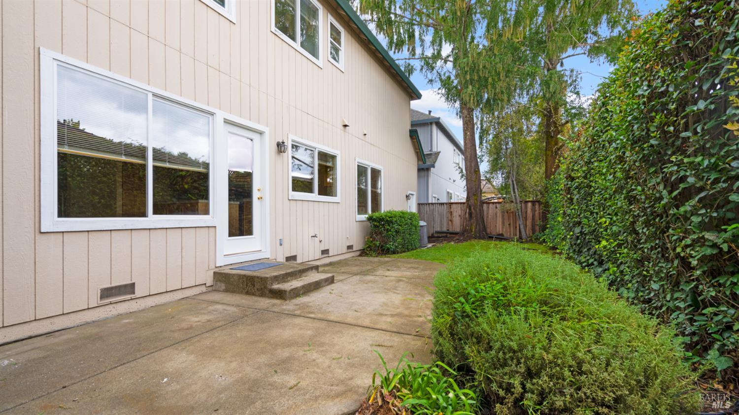 Detail Gallery Image 37 of 39 For 305 Hansbery Way, Santa Rosa,  CA 95409 - 3 Beds | 2/1 Baths