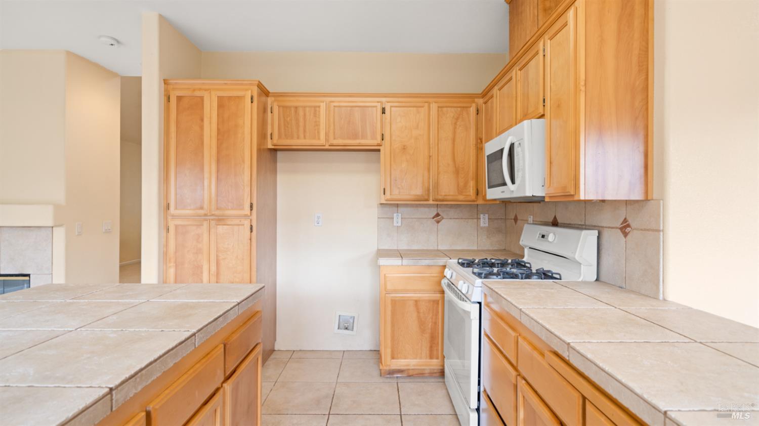 Detail Gallery Image 15 of 39 For 305 Hansbery Way, Santa Rosa,  CA 95409 - 3 Beds | 2/1 Baths