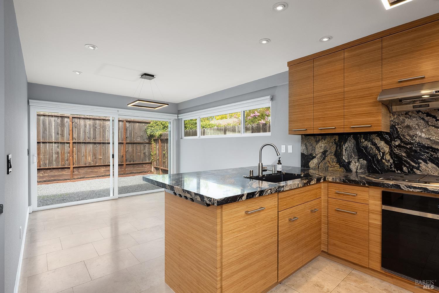 Detail Gallery Image 10 of 43 For 431 University St, Healdsburg,  CA 95448 - – Beds | – Baths