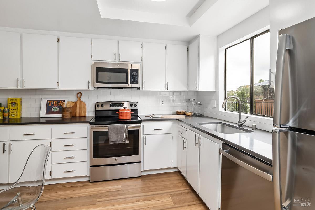 Detail Gallery Image 10 of 24 For 8 Park Crest Ct #C,  Novato,  CA 94947 - 3 Beds | 2/1 Baths