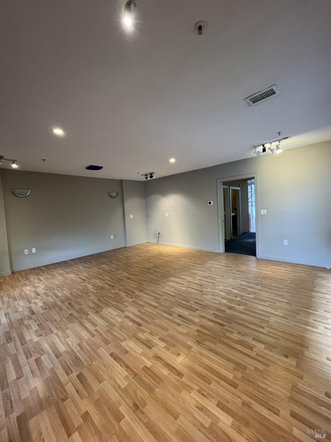 Detail Gallery Image 2 of 3 For 4320 Redwood Hwy #400,  San Rafael,  CA 94903 - – Beds | – Baths