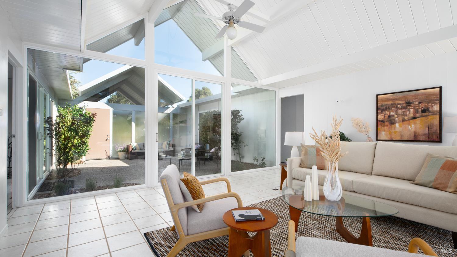 Detail Gallery Image 12 of 36 For 19 Mount Lassen Dr, San Rafael,  CA 94903 - 4 Beds | 2 Baths